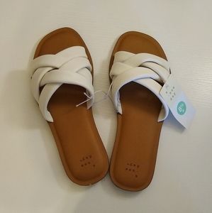 NWT white sandals size 8.5(women's)